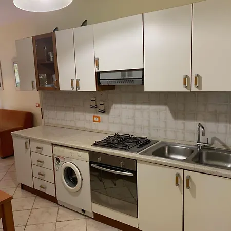 Renovated On The Ground Floor روسولينا ماري